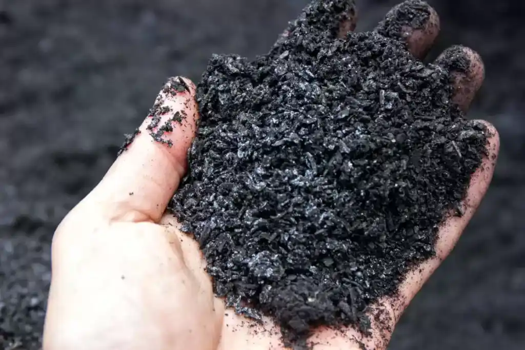 alt="Adubo-Orgânico-Biochar"